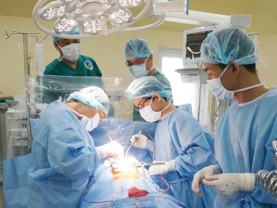  Một thanh niên bị đâm thủng tim, phổi may mắn thoát chết ảnh 1